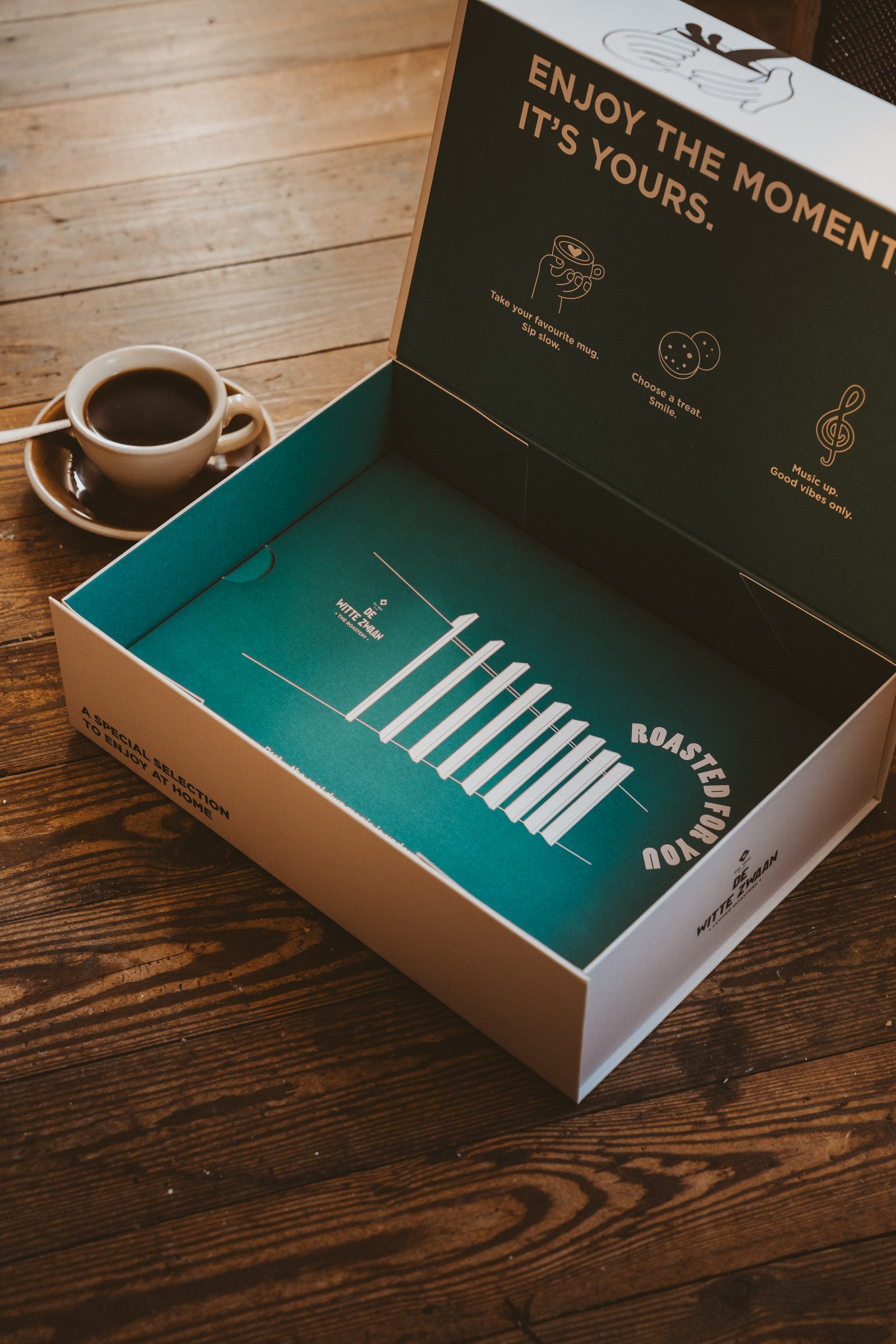 LUXE GIFTBOX - Happy Holidays