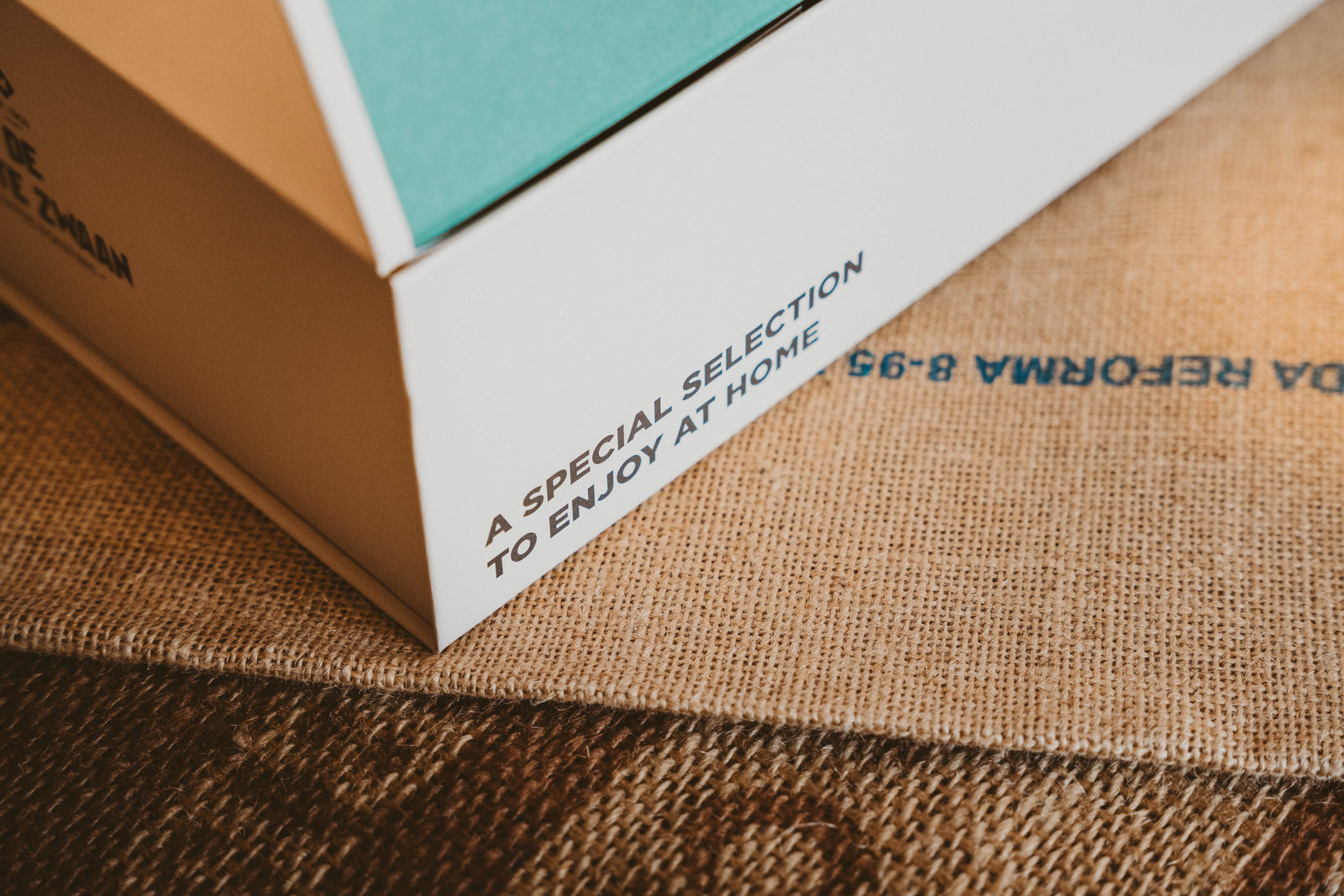 LUXE GIFTBOX - Happy Holidays